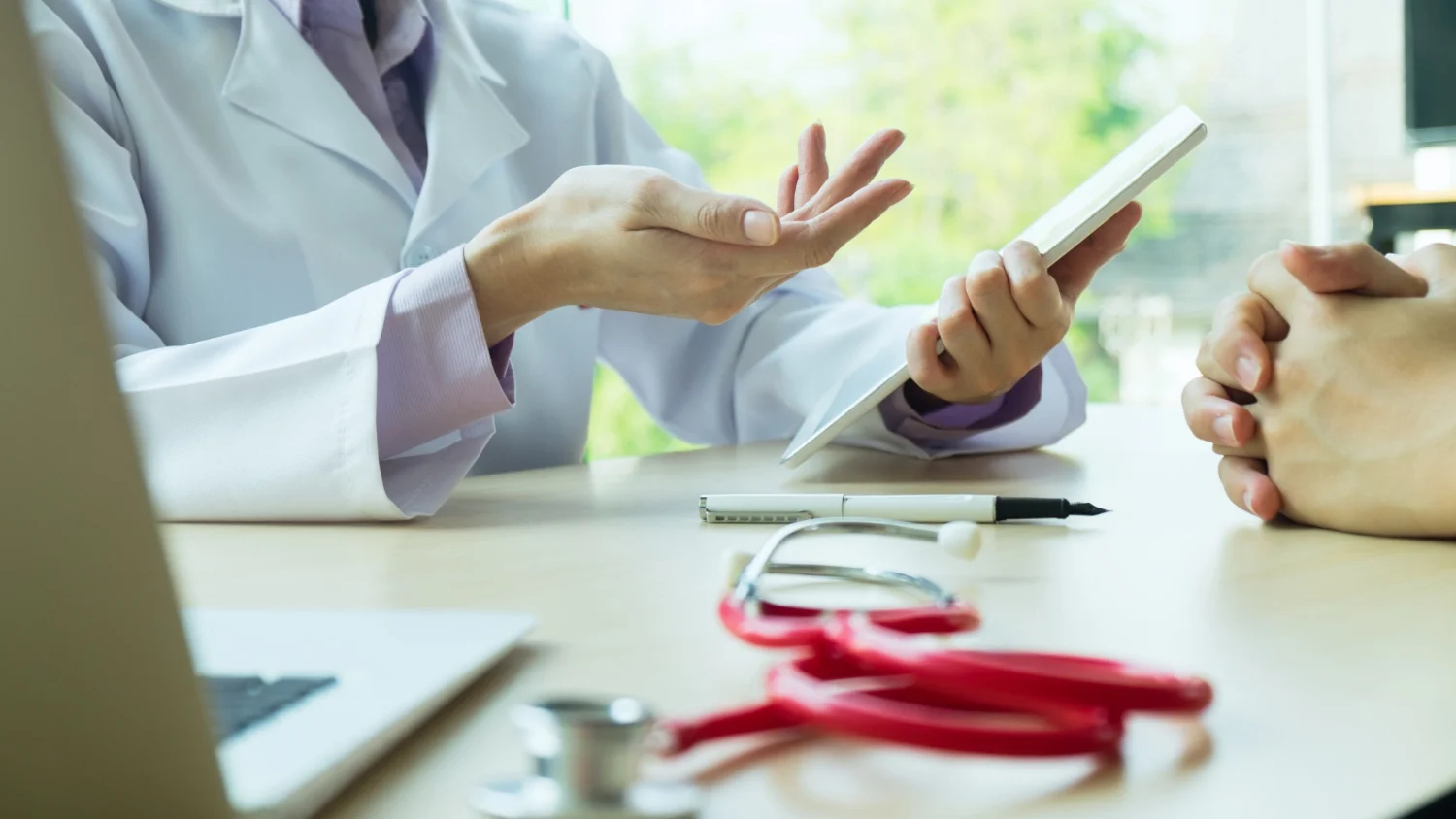 Accès 24h/24 et 7j/7 aux conseils médicaux Accès 24h/24 et 7j/7 aux conseils médicaux
